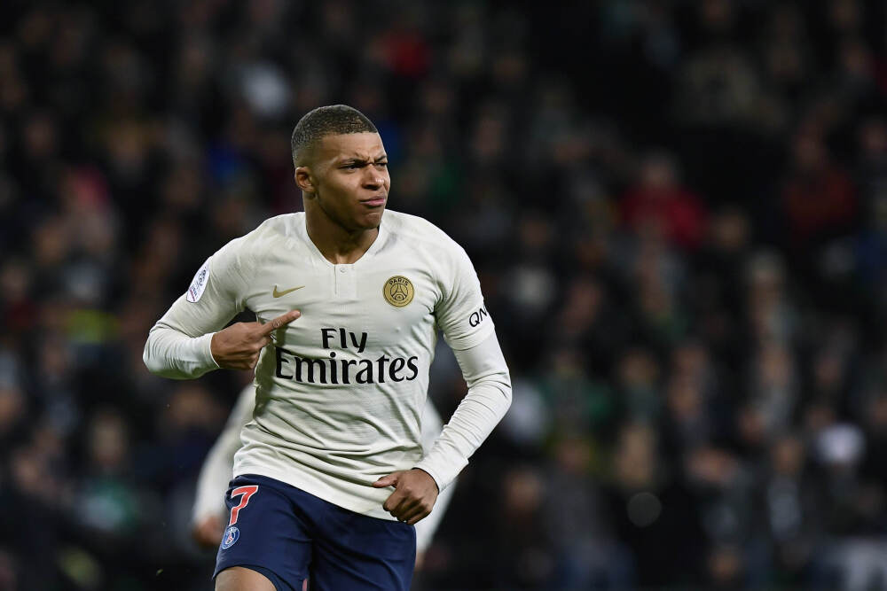 平地起惊雷！科比·桑德斯起飞滑翔单臂暴扣 鲍尔默兴奋挥拳